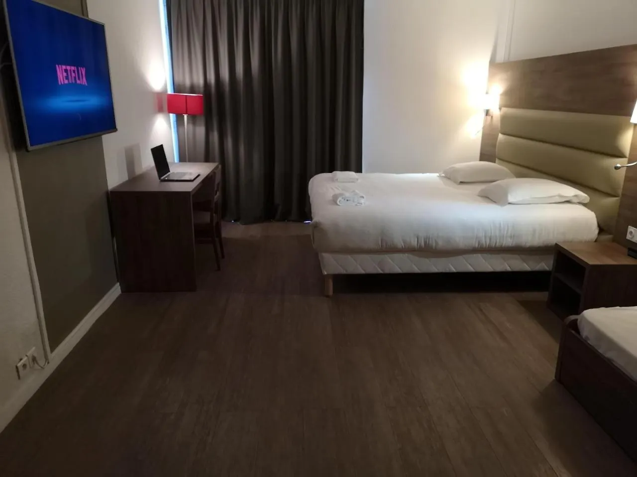 ***  Yes Hotel Avignon France