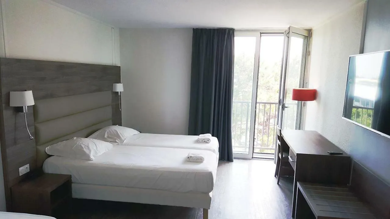 Yes Hotel Авиньон